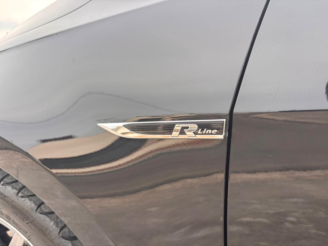 Volkswagen Golf 1.6 TDI 115 CV 5p. R LINE