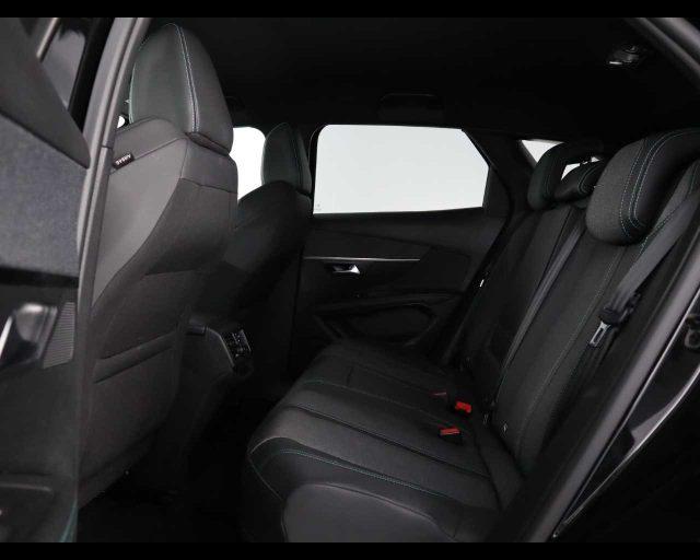 PEUGEOT 3008 Hybrid4 300 e-EAT8 Allure Pack
