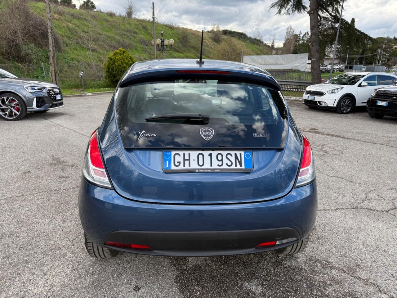 Lancia Ypsilon 1.0 FireFly 5 porte S&S Hybrid Ecochic Silver