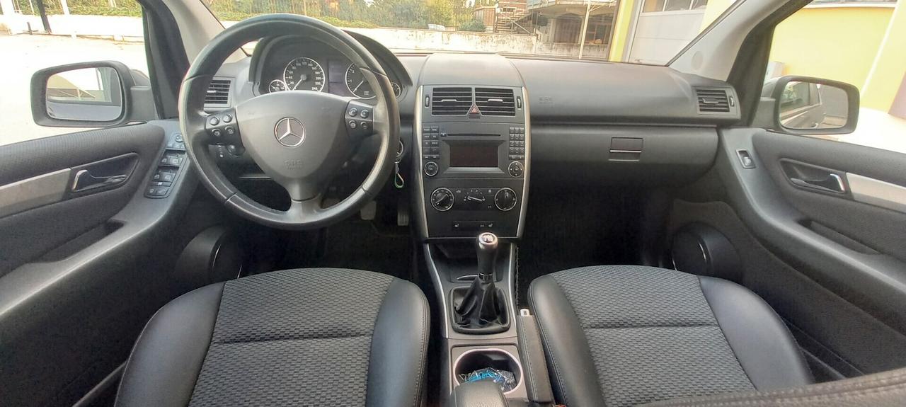 Mercedes-Benz Classe A 180 Modello Avantgarde cc. 1.690 Cv. 116 - 5 Porte 5 Posti - Bluetooth e Navigatore.