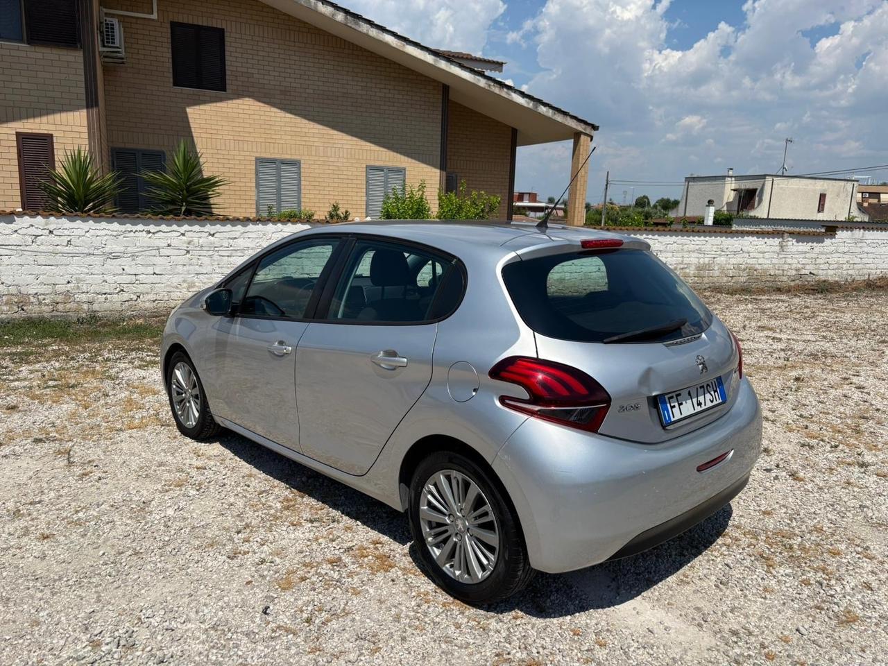 Peugeot 208 PureTech 82 5 porte Allure