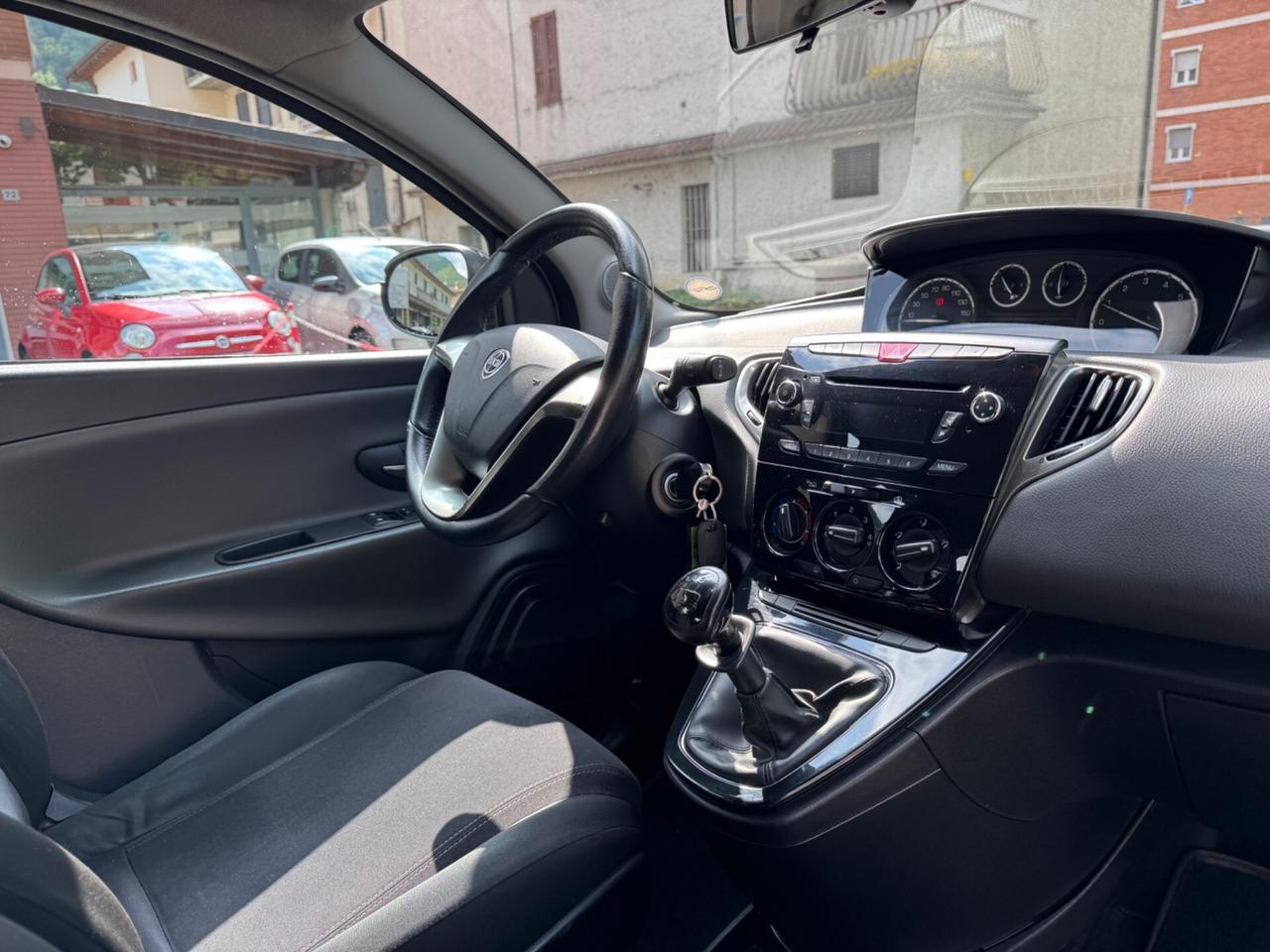 Lancia Ypsilon 1.2 69 CV 5 porte S&S Platinum