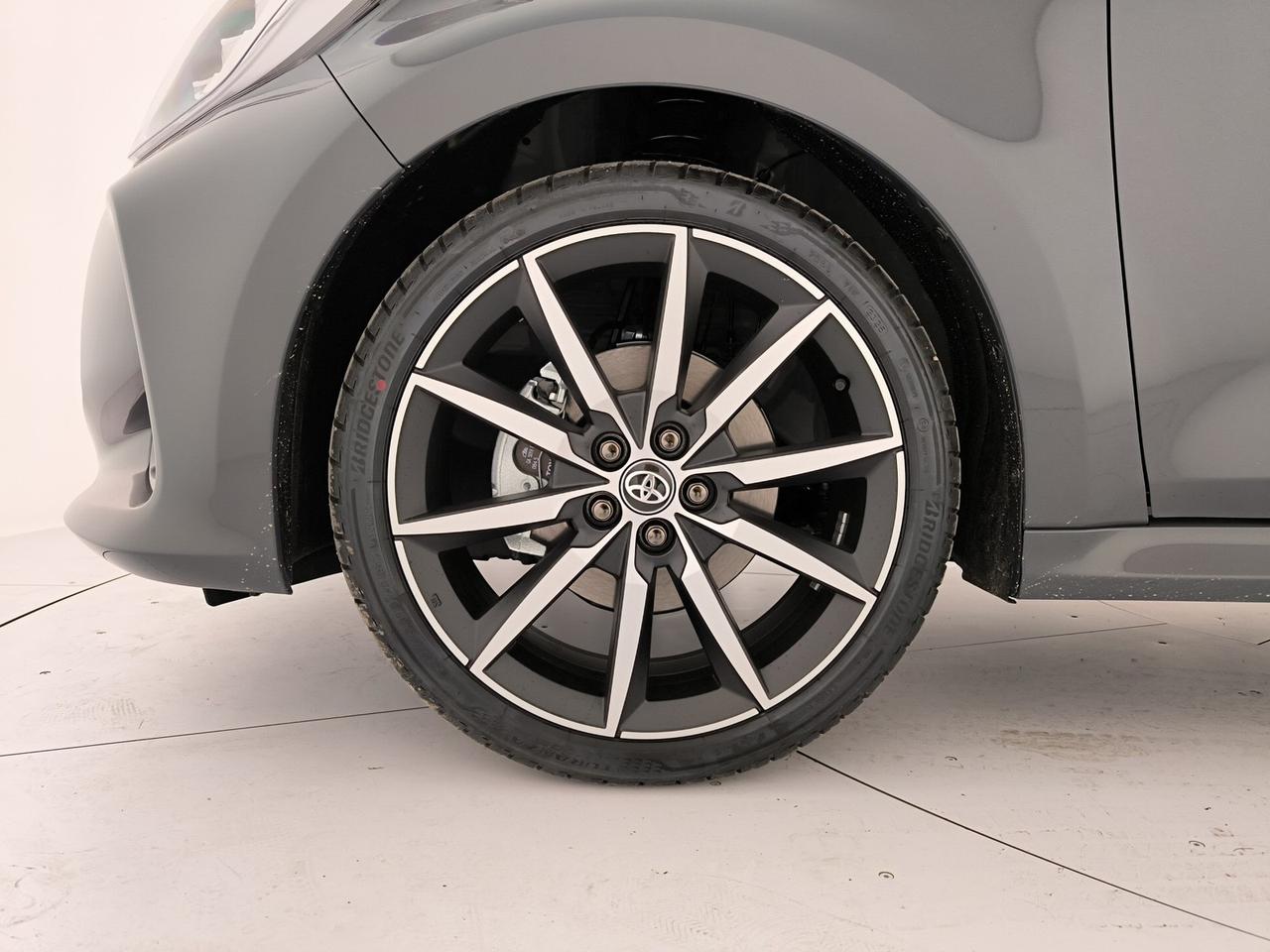 Toyota Yaris 1.5h 130 gr sport