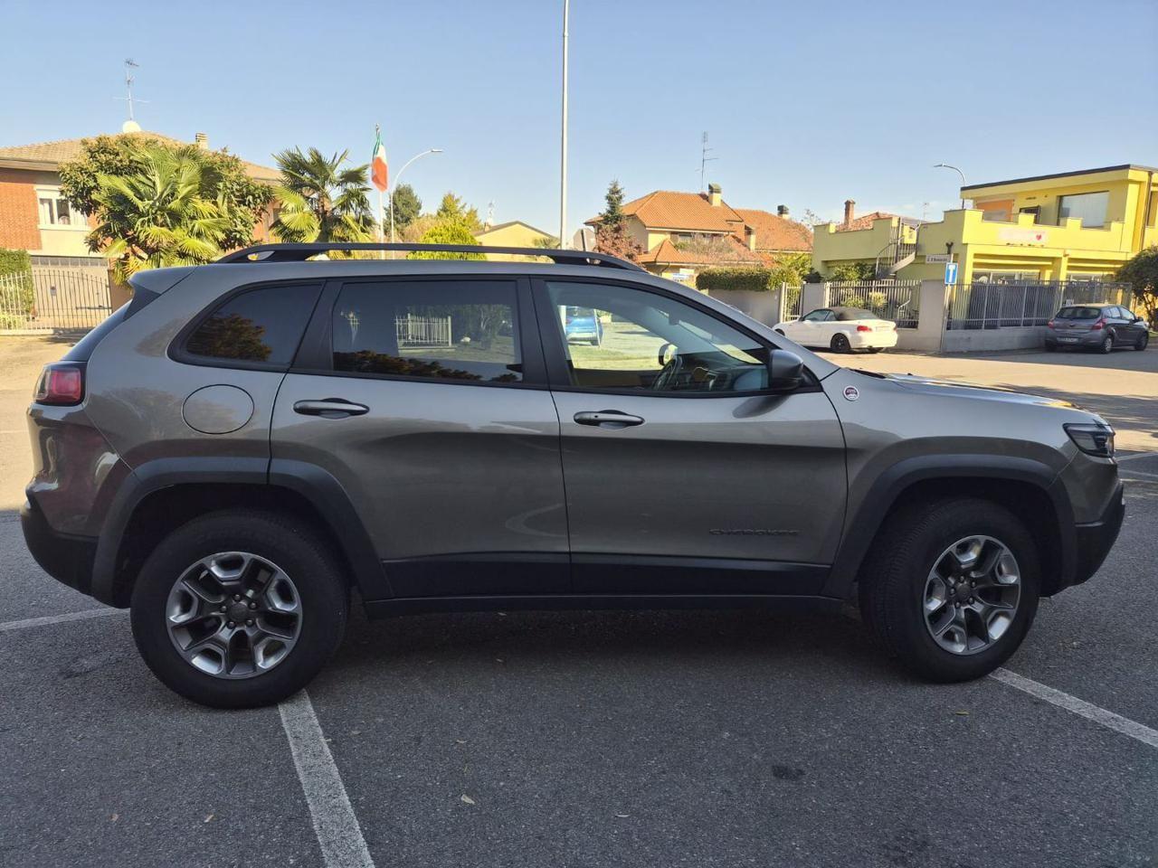 JEEP Cherokee trailhawk SOLO 19000 KM PARI AL NUOVO