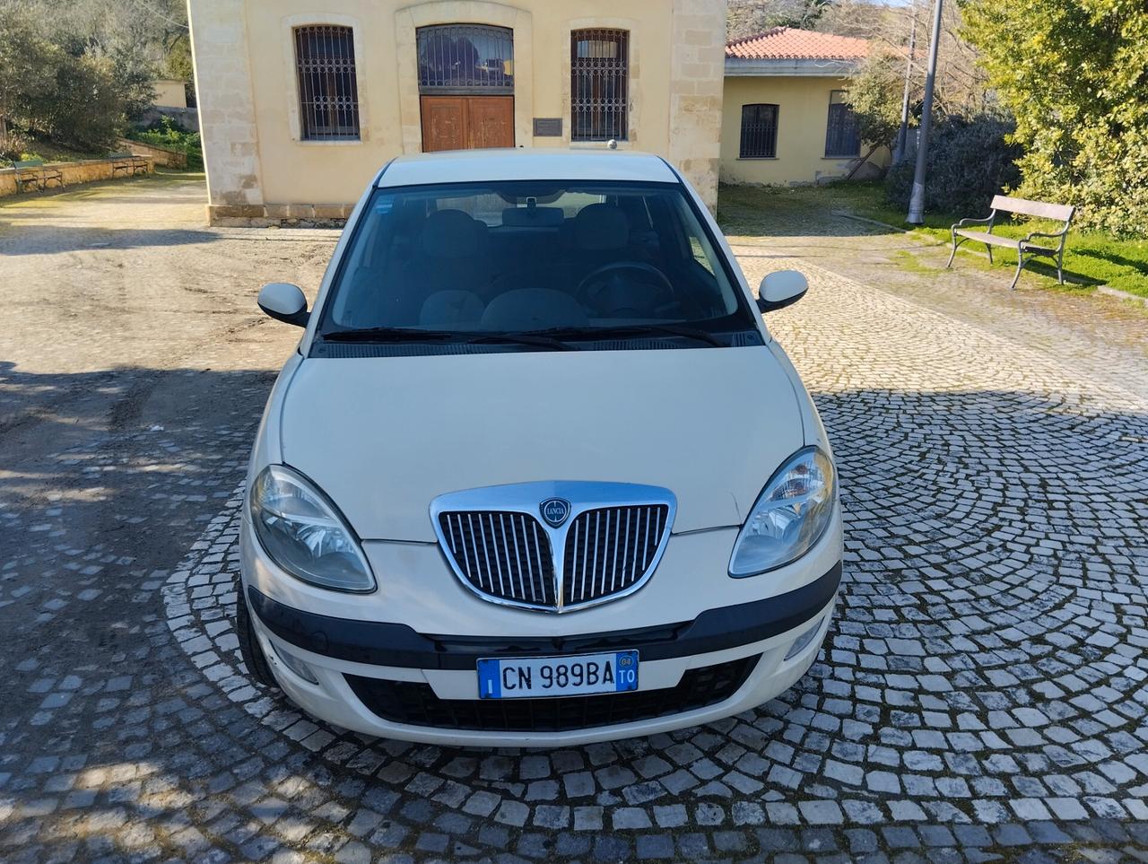 Lancia Ypsilon 1.2 16V Platino