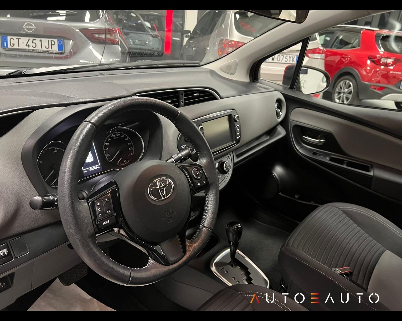 TOYOTA Yaris III 2017 - Yaris 5p 1.5h Active my18