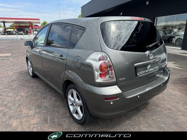 TOYOTA Corolla Verso 2.2 16V D-4D D-Cat