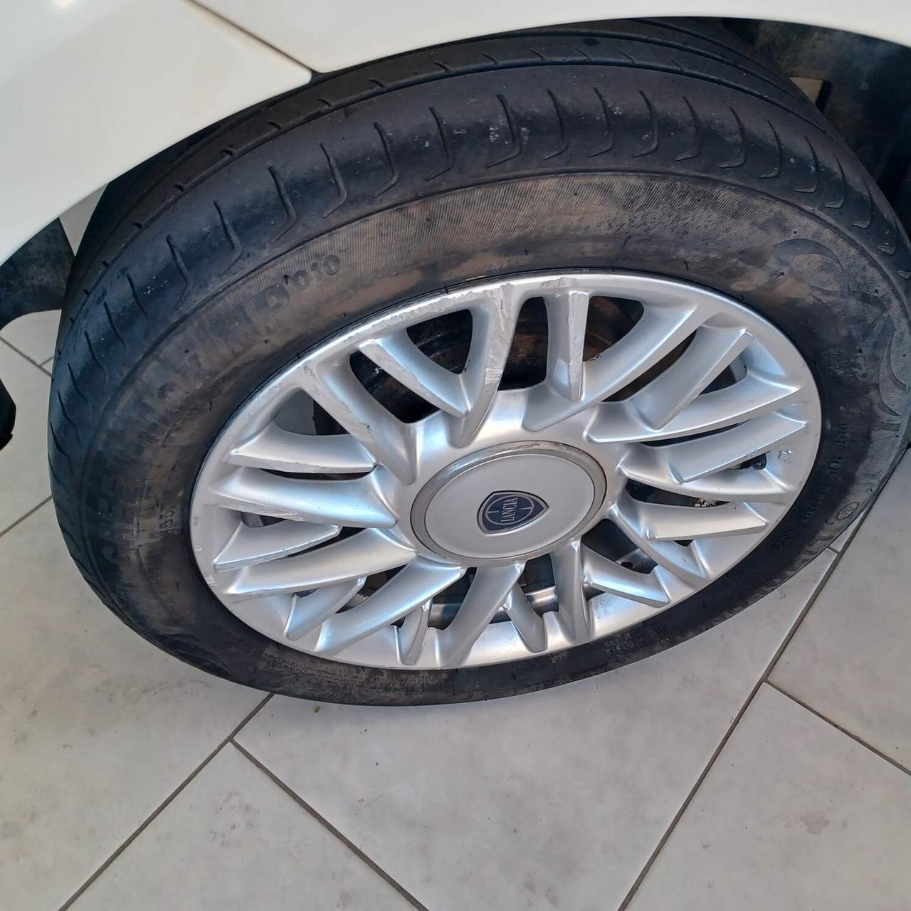 NEOPATENTATI LANCIA YPSILON 1.2 OTTIMO STATO