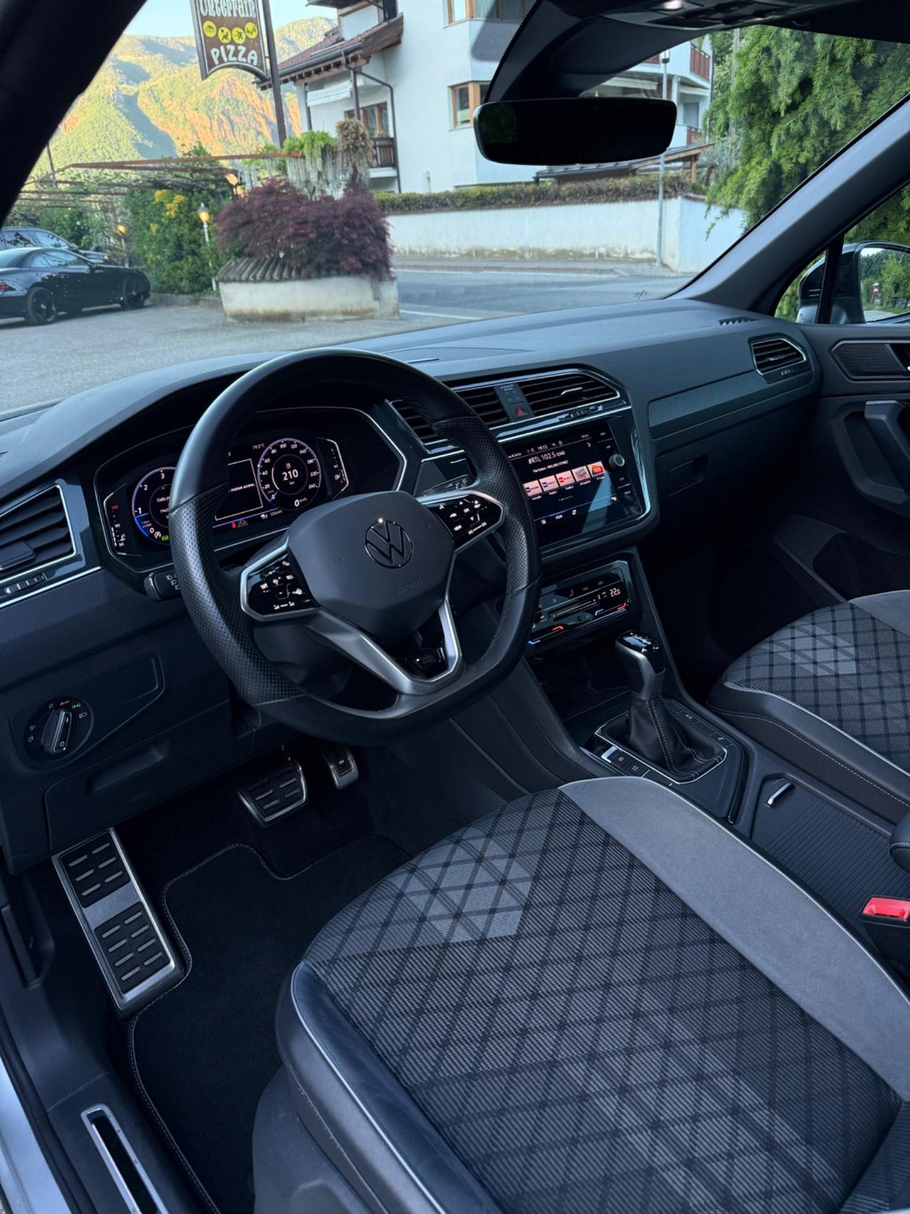 Volkswagen Tiguan 2.0 TDI 150 CV SCR DSG R-Line