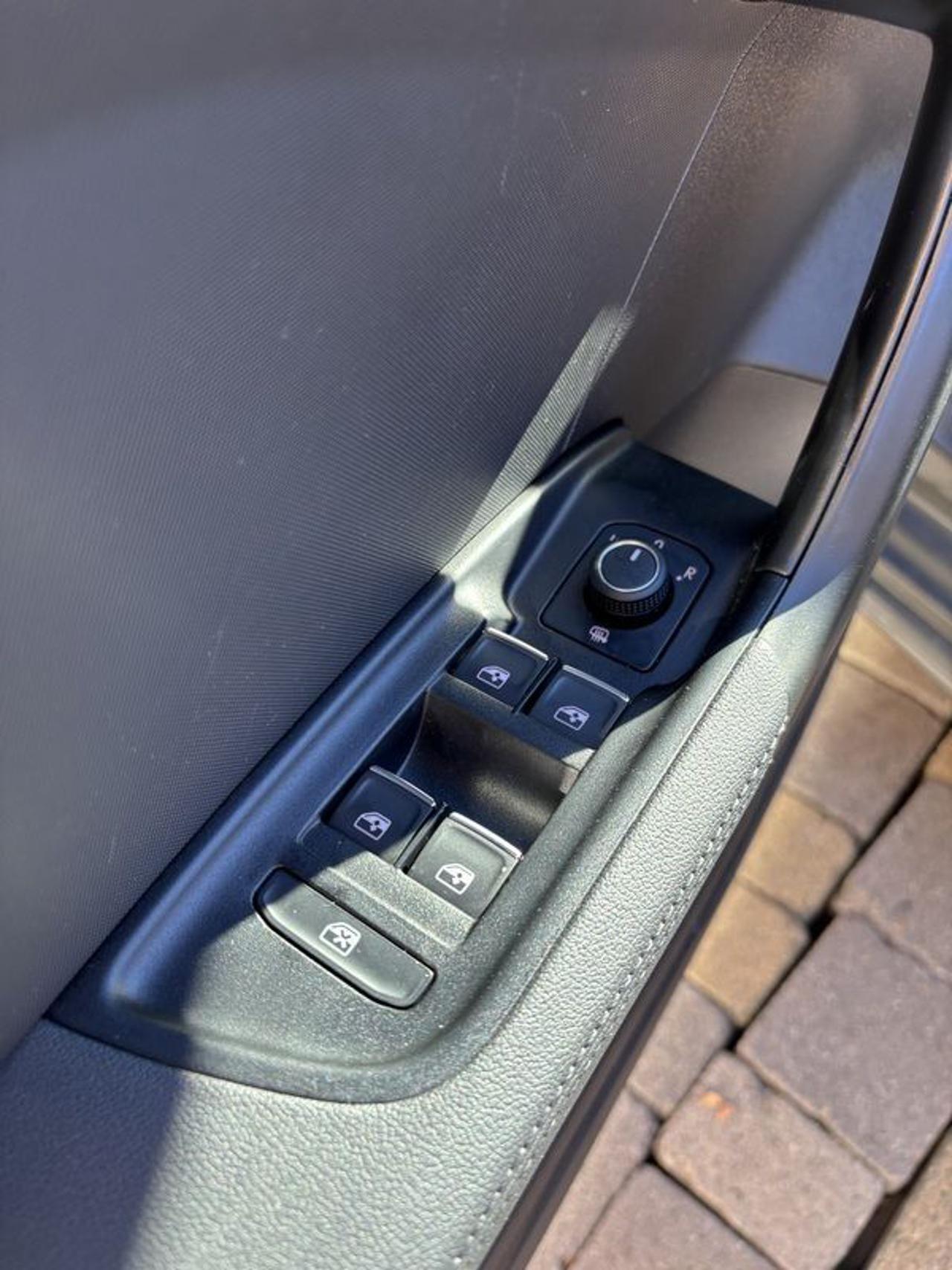 Audi A1 SPB 30 TFSI S tronic S line edition LED-APP-17"