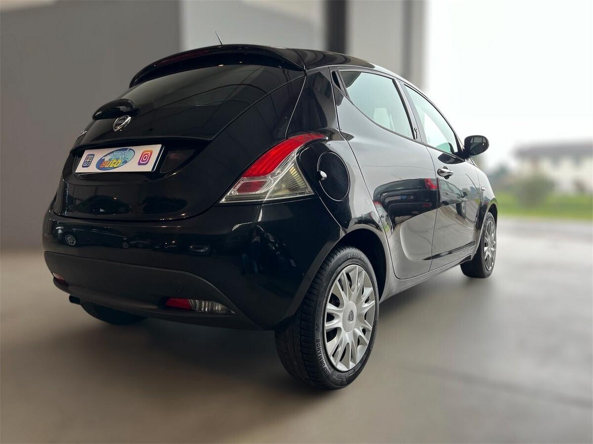 Lancia Ypsilon 1.2 69 CV 5 porte S&S Gold ok neopatentati