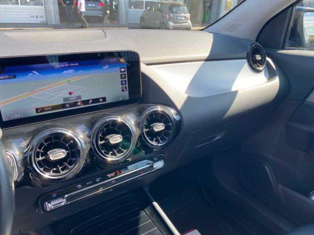 MERCEDES-BENZ GLA 200 d Automatic Business Extra *TETTUCCIO*