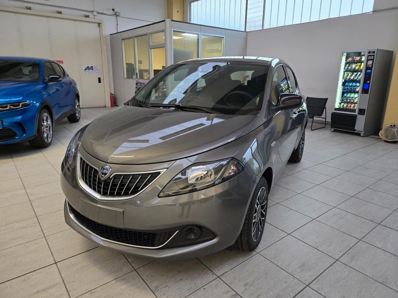 Lancia Ypsilon 1.0 FireFly 5 porte S&S Hybrid Platino