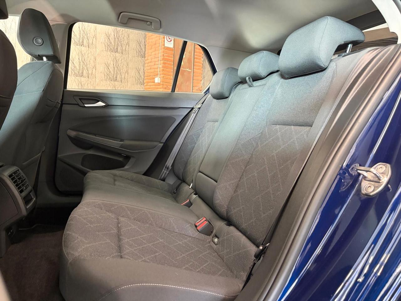 Volkswagen Golf 1.5 eTSI 130 CV EVO ACT DSG R-Line