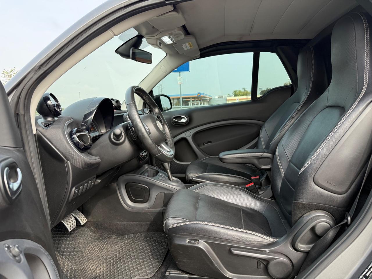 Smart Fortwo CABRIO 90CV Suitegrey Superpassion NAVI LED