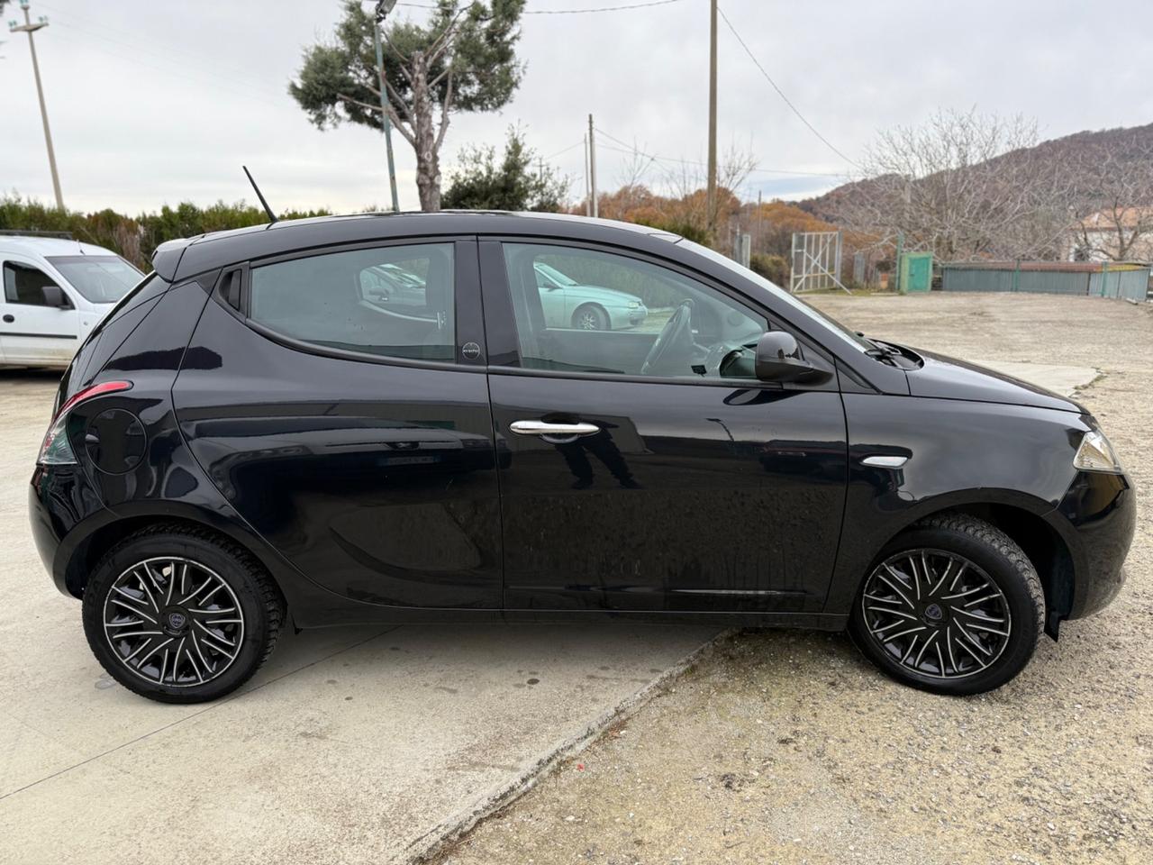 Lancia Ypsilon 1.0 FireFly 5 porte S&S Hybrid Ecochic Gold