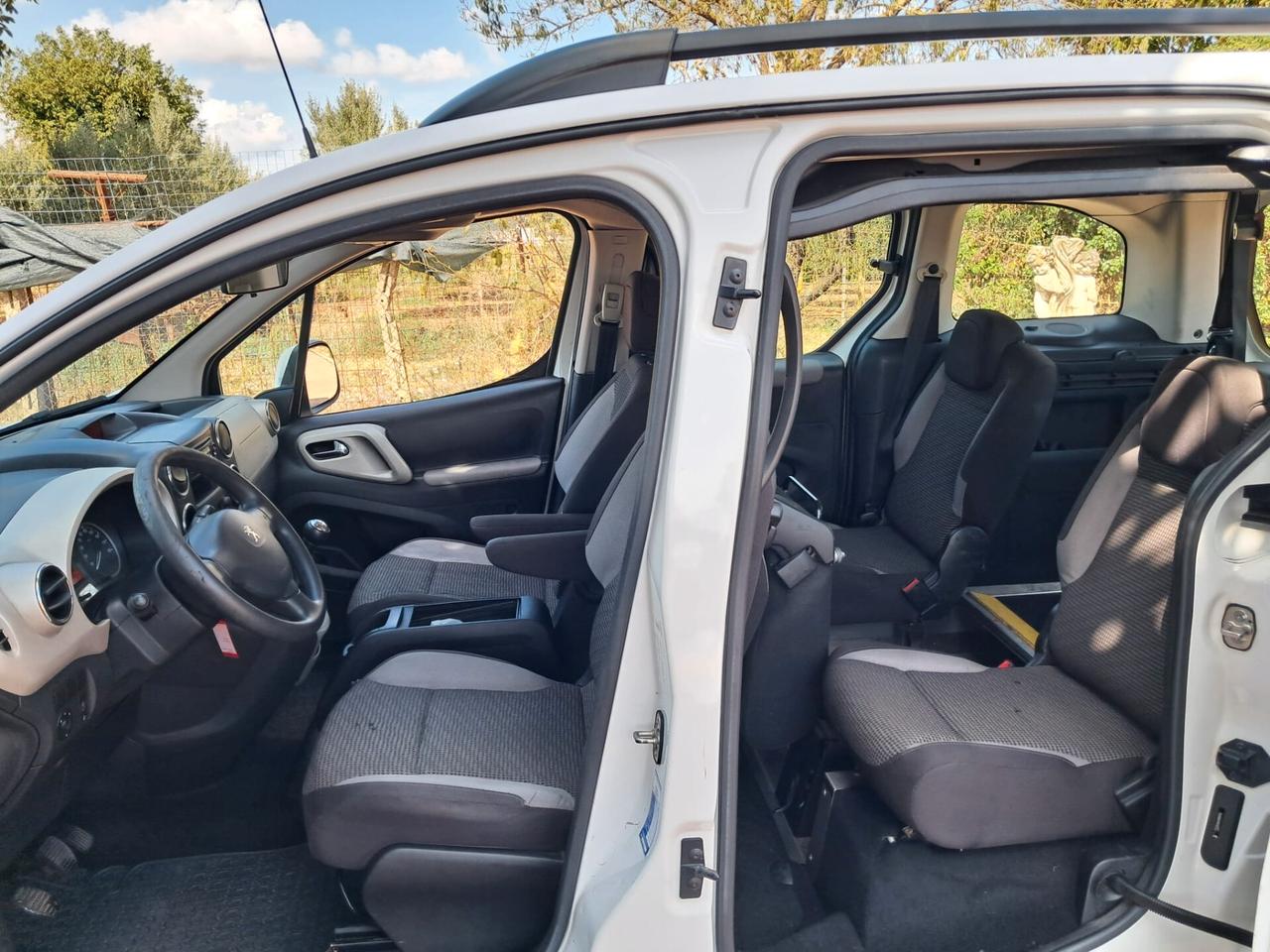 PEUGEOT PARTNER TRASPORTO DISABILI PIANALE RIBASSATO