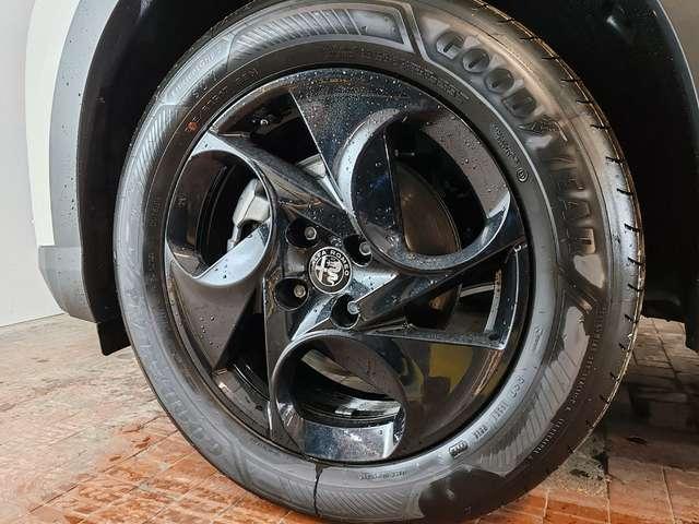 Alfa Romeo Junior 1.2 Hybrid 48V 145cv Edct6