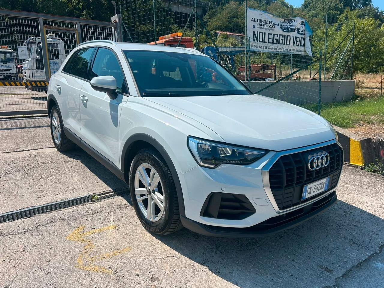 Audi Q3 35 TDI S tronic Business Sport