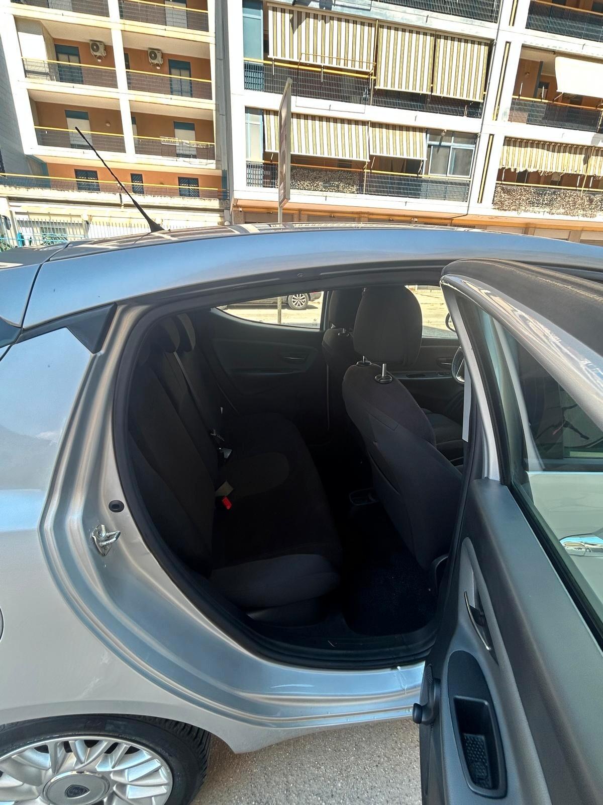 Lancia Ypsilon 1.2 69 CV 5 porte Gold