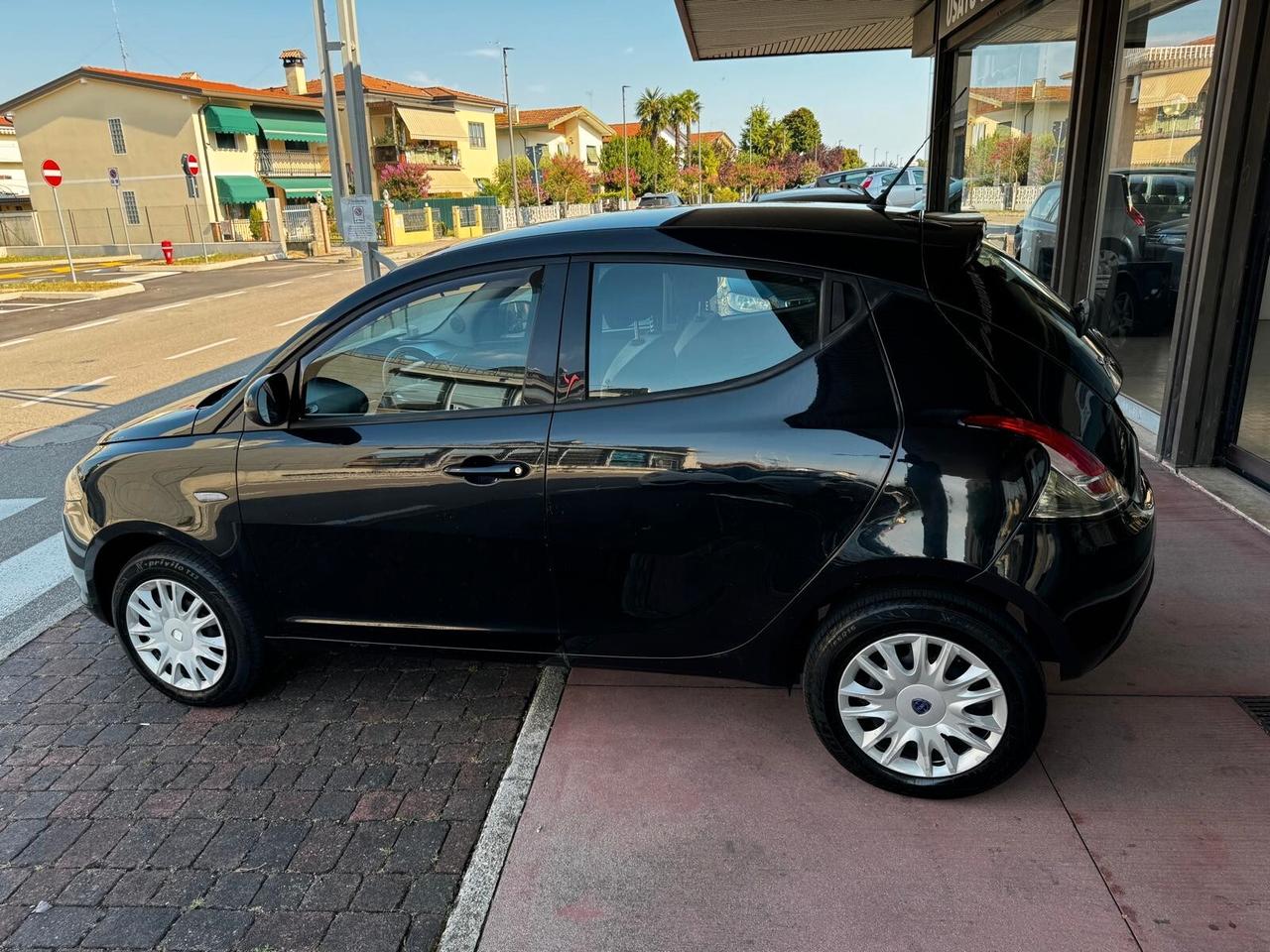 Lancia Ypsilon 0.9 TwinAir 85 CV 5 porte S&S Gold