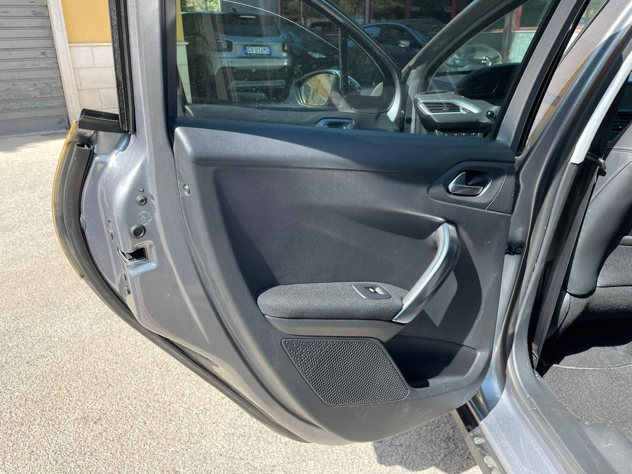 Peugeot 2008 1.6 HDI 120cv Black Matt