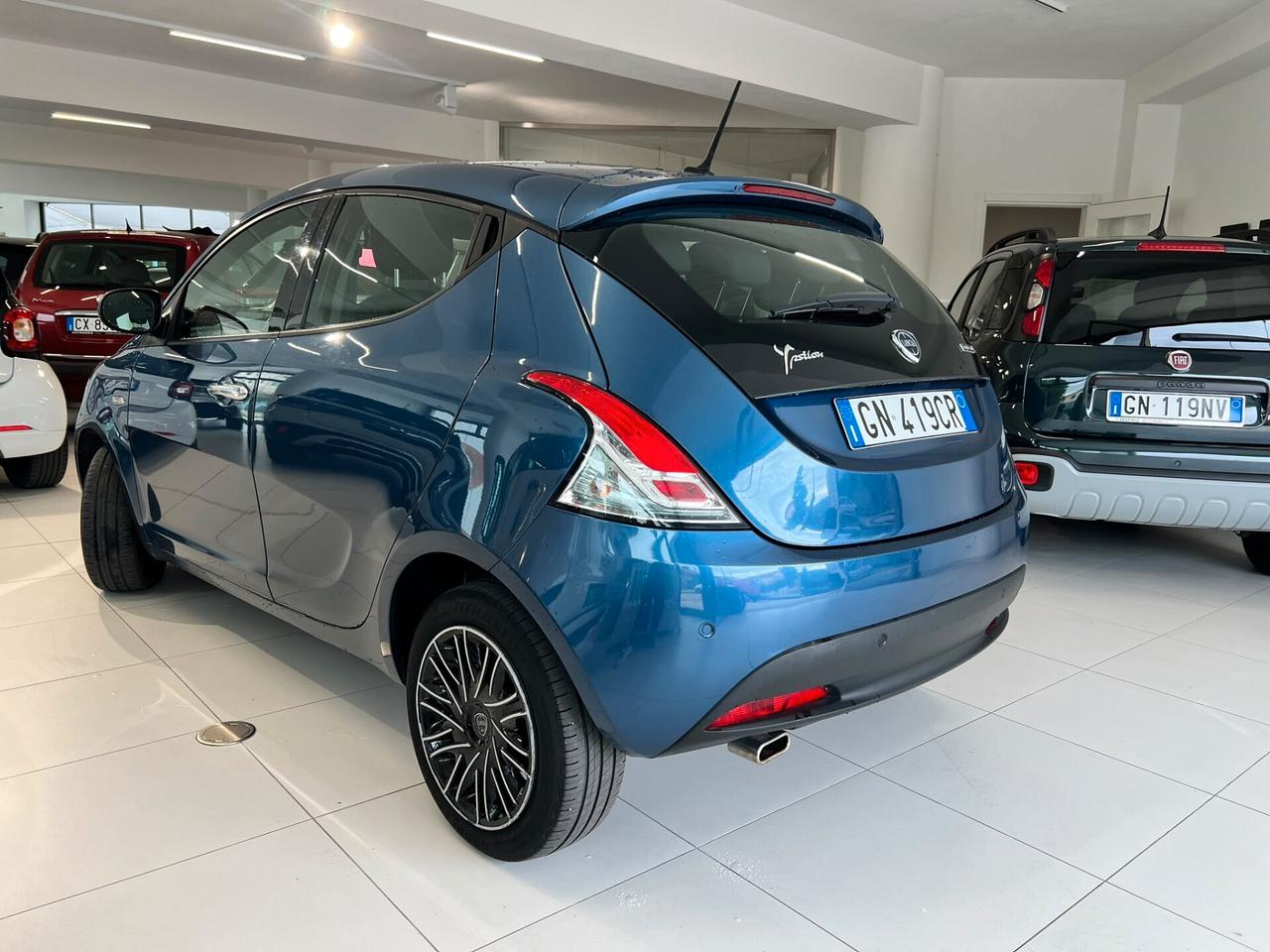 Lancia Ypsilon 1.0 FireFly 5 porte S&S Hybrid Gold