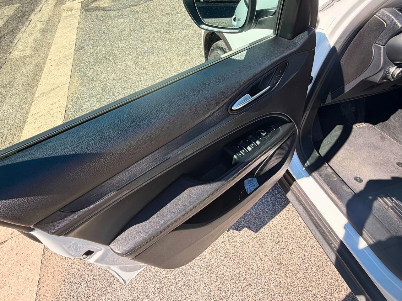 Alfa Romeo Stelvio 2.2 Turbodiesel 160 CV AT8 RWD Sport-Tech