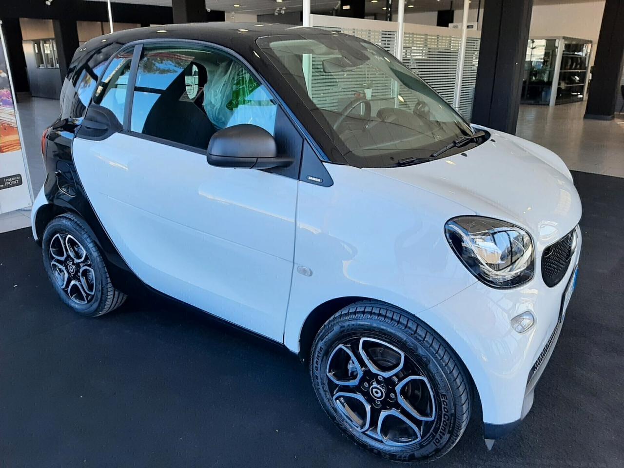 NOLEGGIO SMART FORTWO COUPE’ 70 1.0 52KW PASSION TWINAMIC