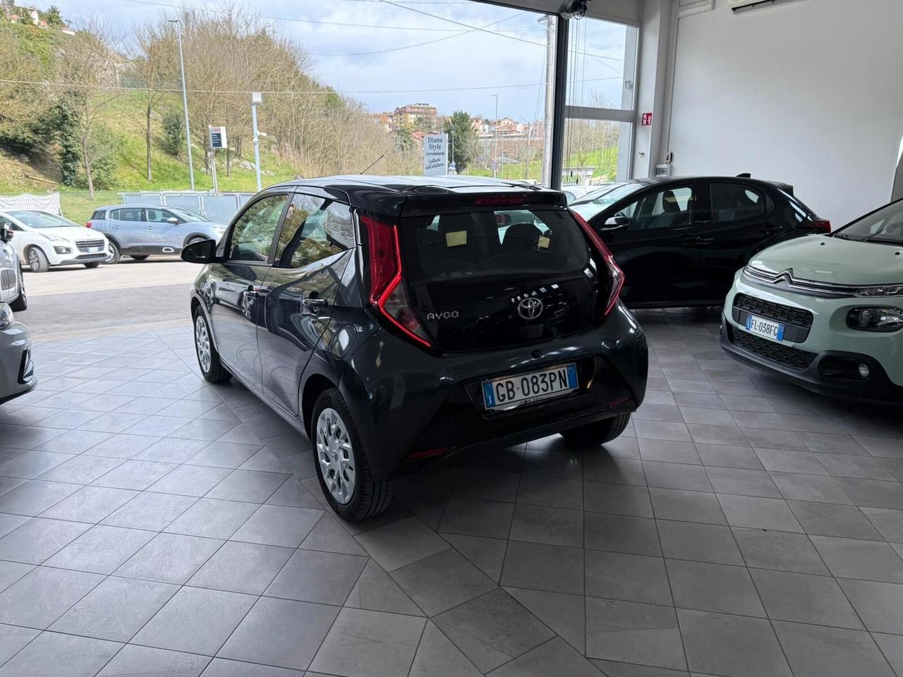 Toyota Aygo Connect 1.0 VVT-i 72CV 5 porte x-business MMT