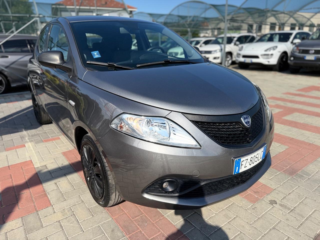 Lancia Ypsilon 1.2 69 CV 5 porte GPL Ecochic Black and Noir