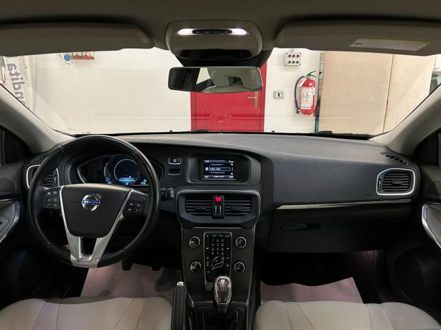 VOLVO V40 D2 1.6 Summum