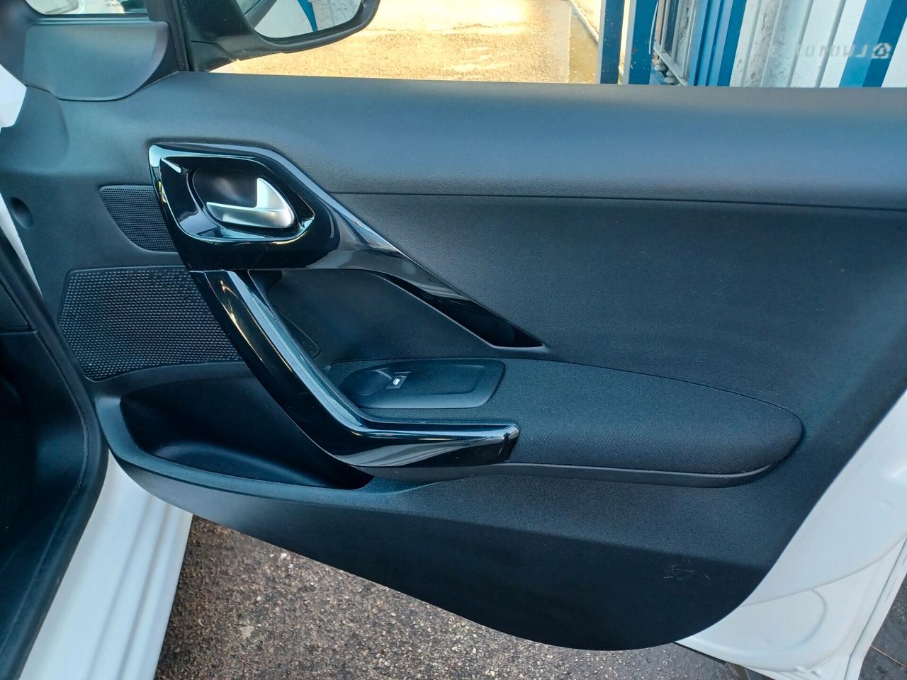 Peugeot 208 BlueHDi 5 porte ANNO 2021