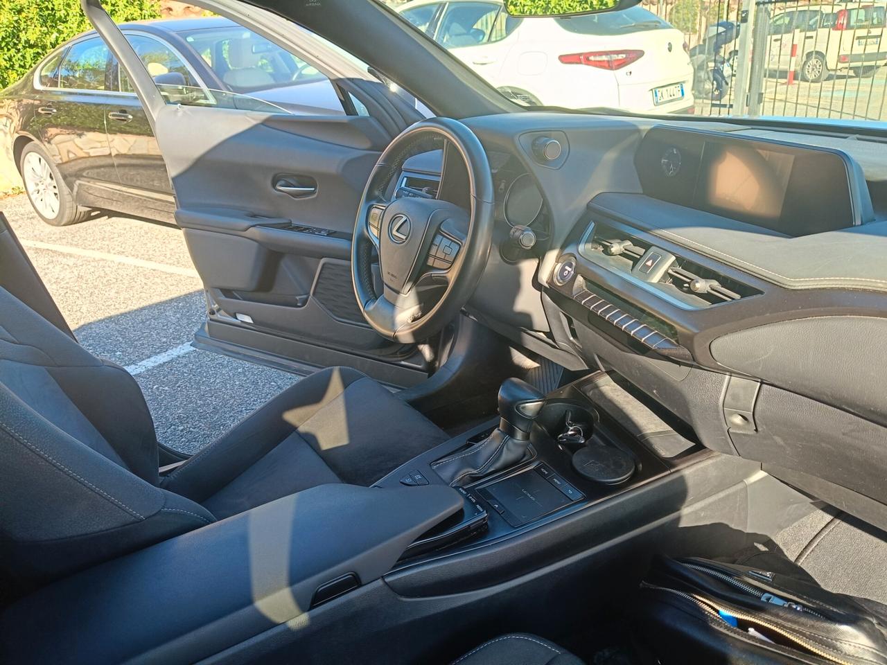 Lexus UX UX Hybrid 60 Mila km unipro