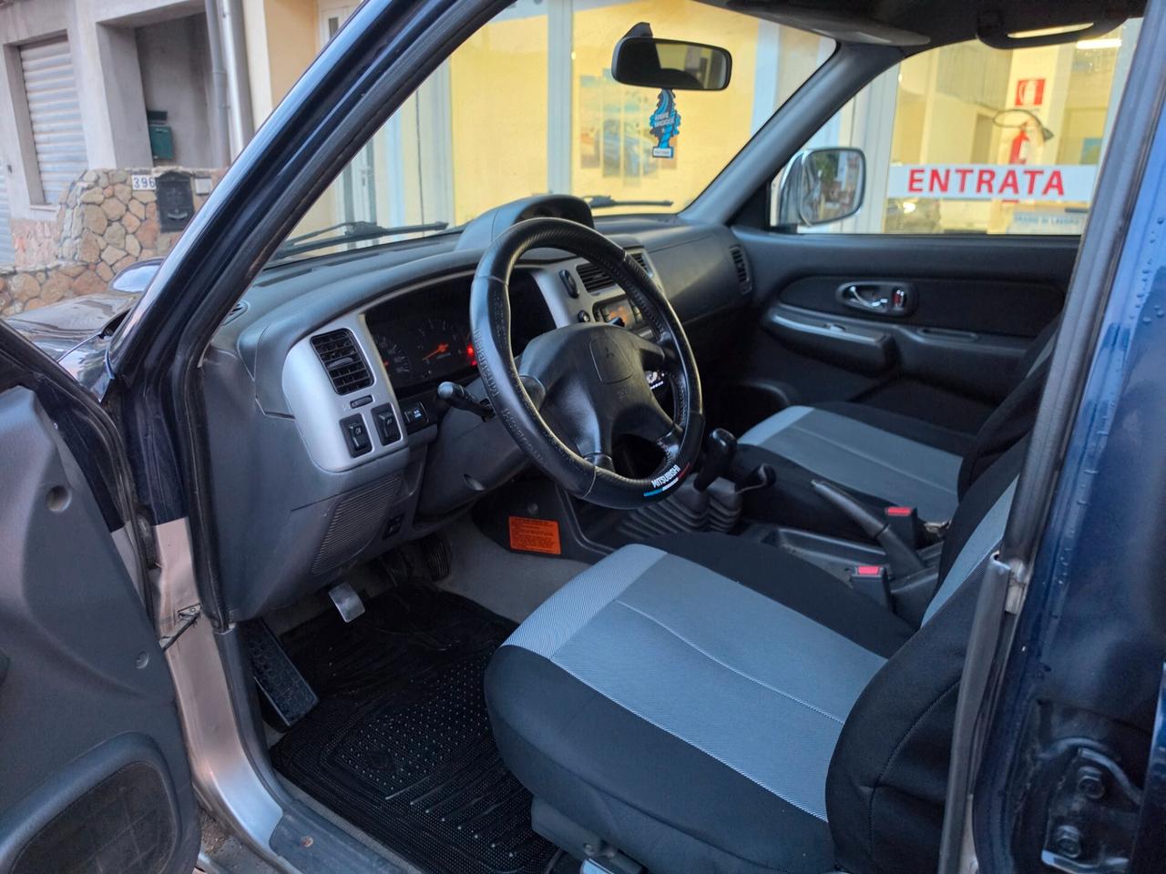 Mitsubishi L200 2.5 TD cat 4WD Double Cab Invite