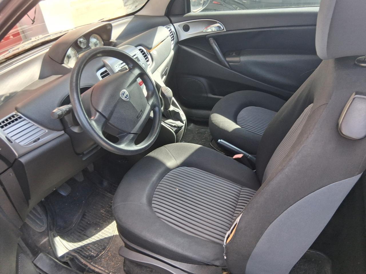 Lancia Ypsilon 1.3 MJT 75 CV Argento