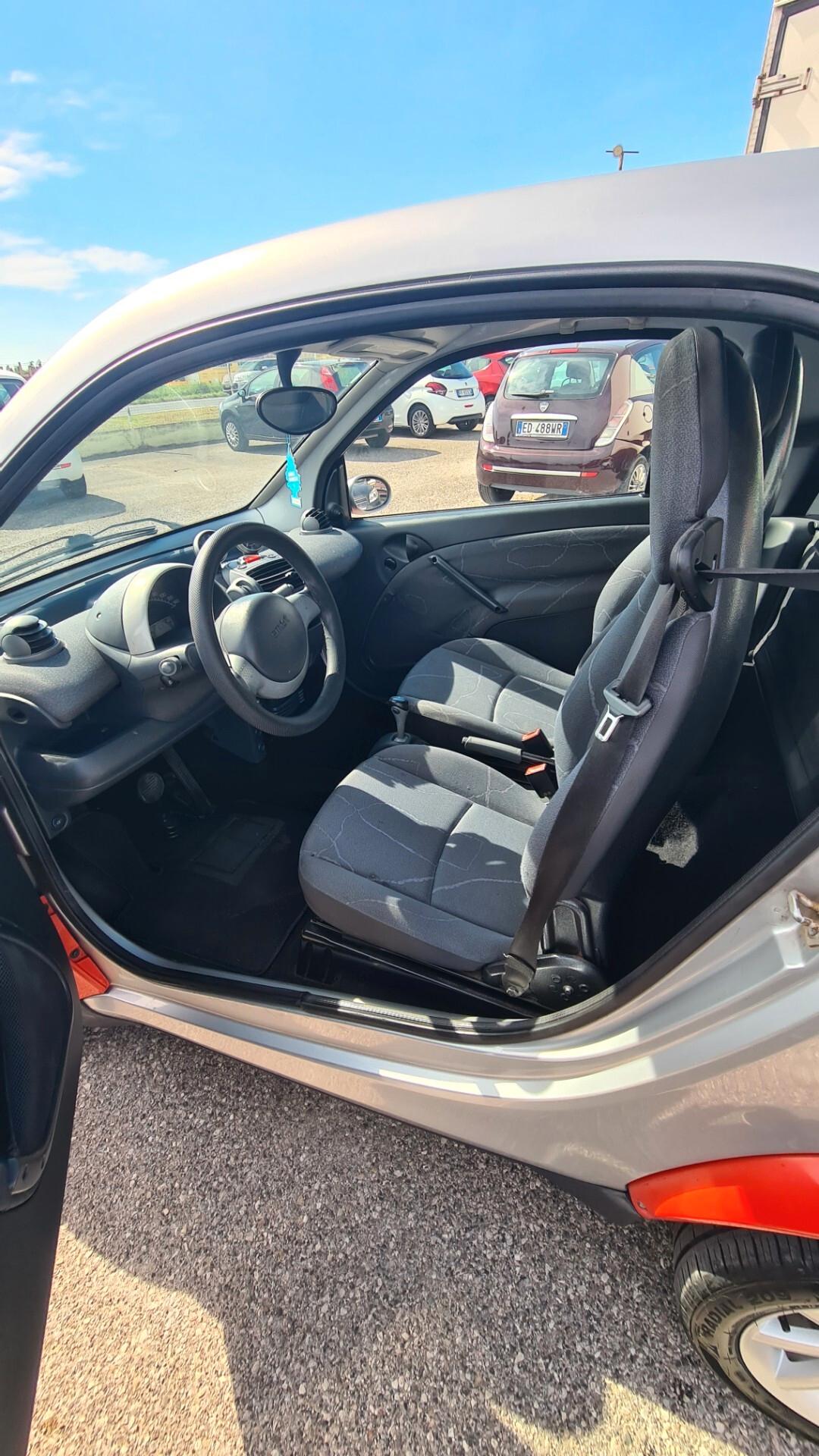 Smart ForTwo 700 coupé pure (45 kW) SMART CABRIO BENZ.