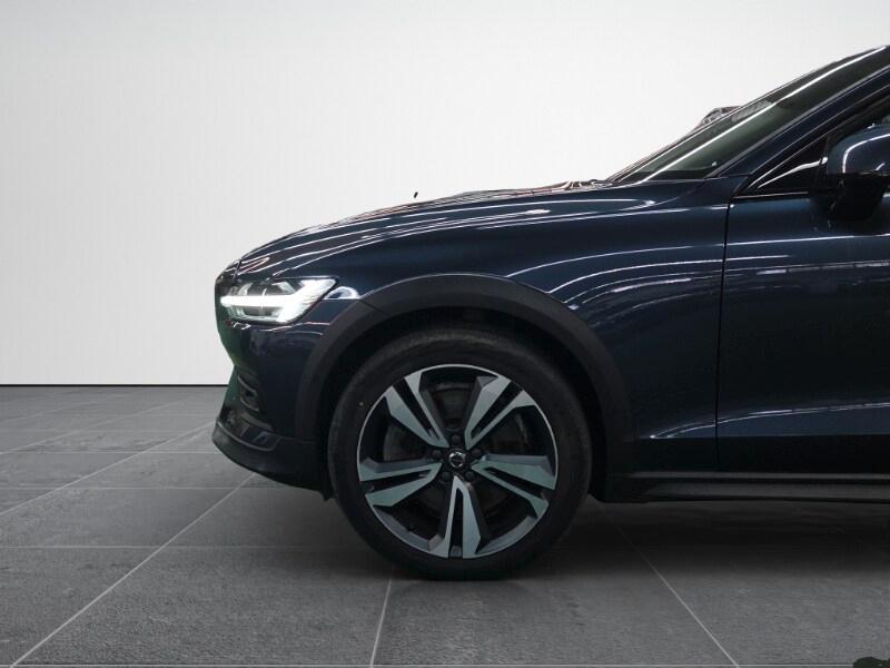 VOLVO V60 CC (2018-2024) V60 Cross Country B5 A...
