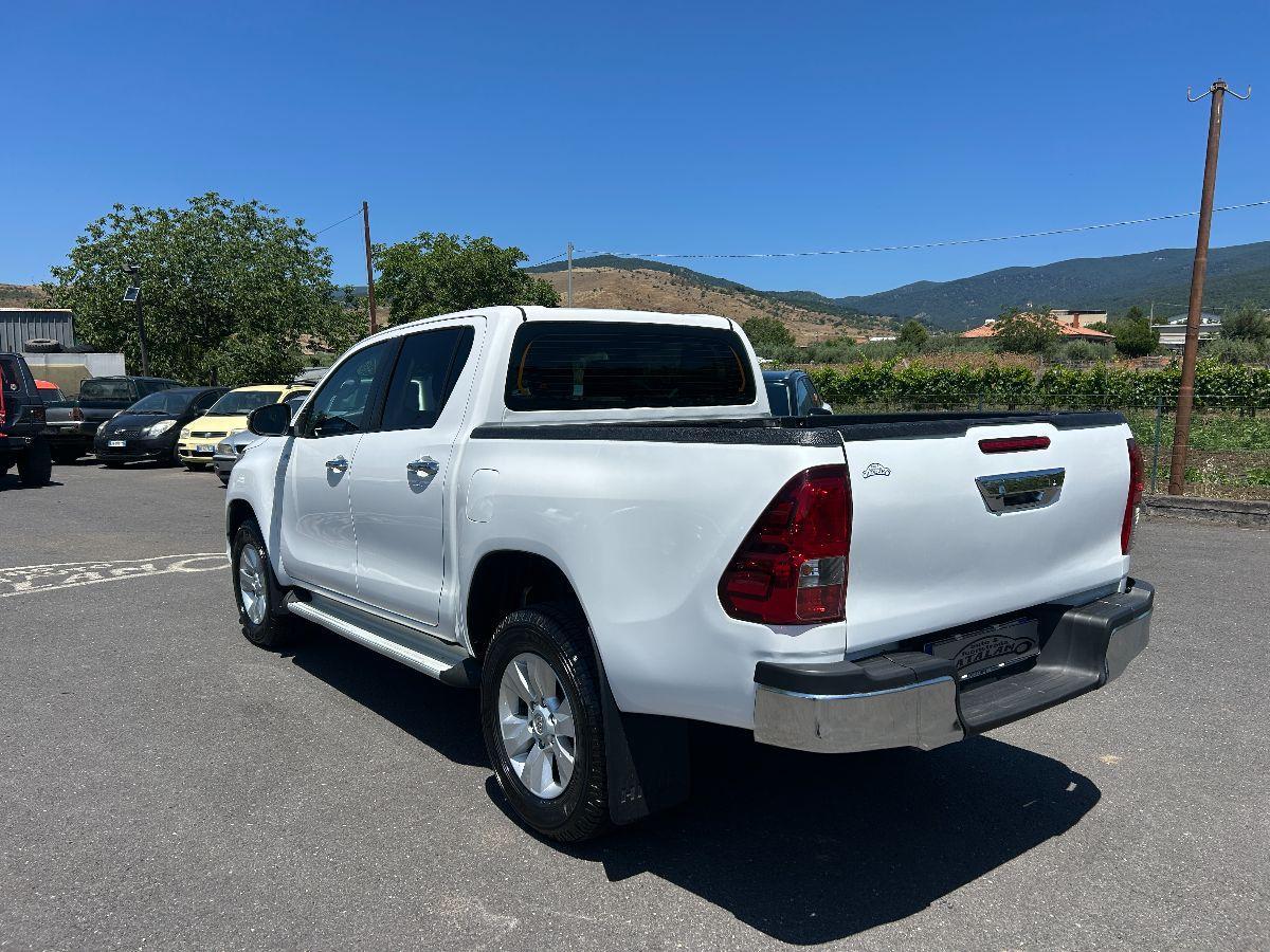 TOYOTA - Hilux 2.4 d-4d 4x4 EXECUTIVE TELECAMERA