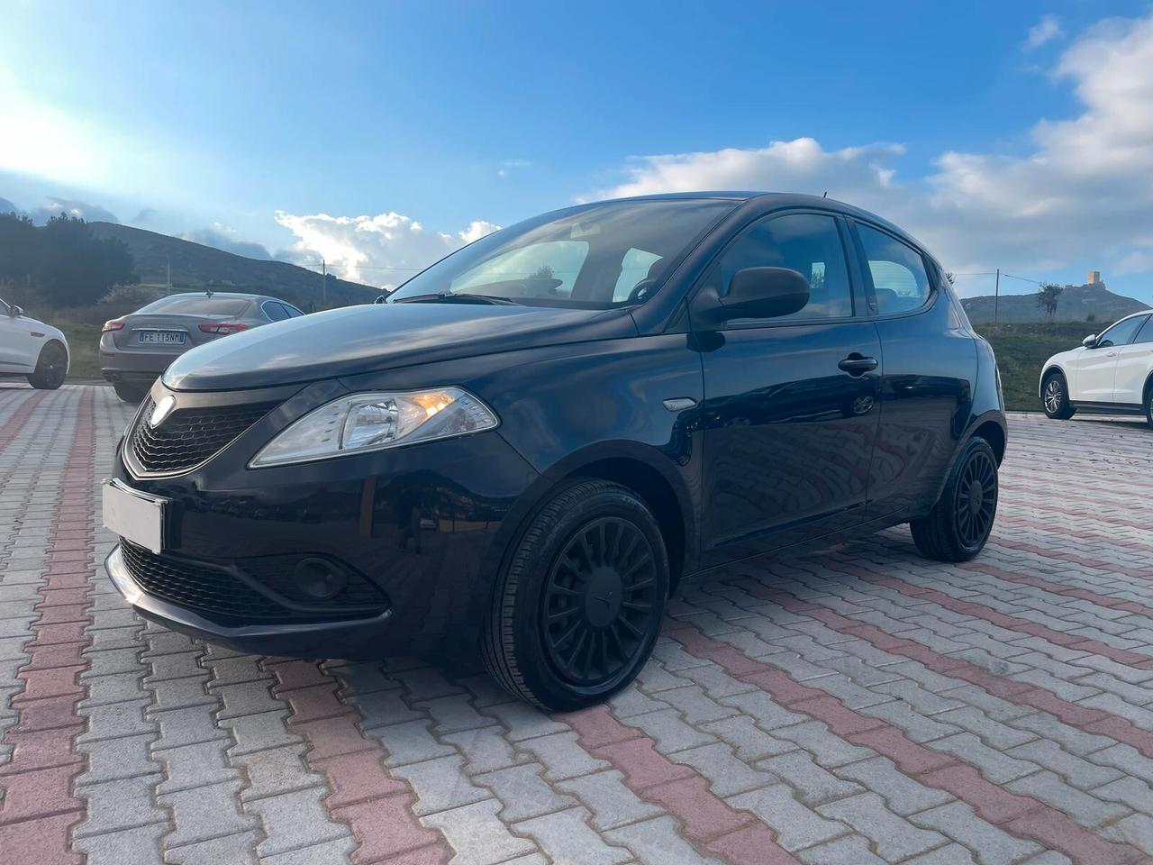 Lancia Ypsilon 1.0 FireFly 5 porte S&S Hybrid Ecochic Gold
