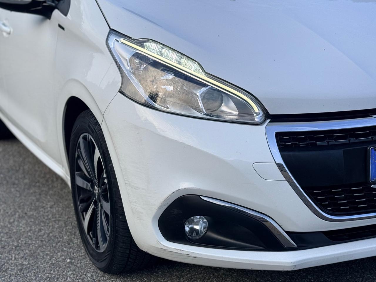 Peugeot 208 Singature 1.2 Benzina 81 cv euro6