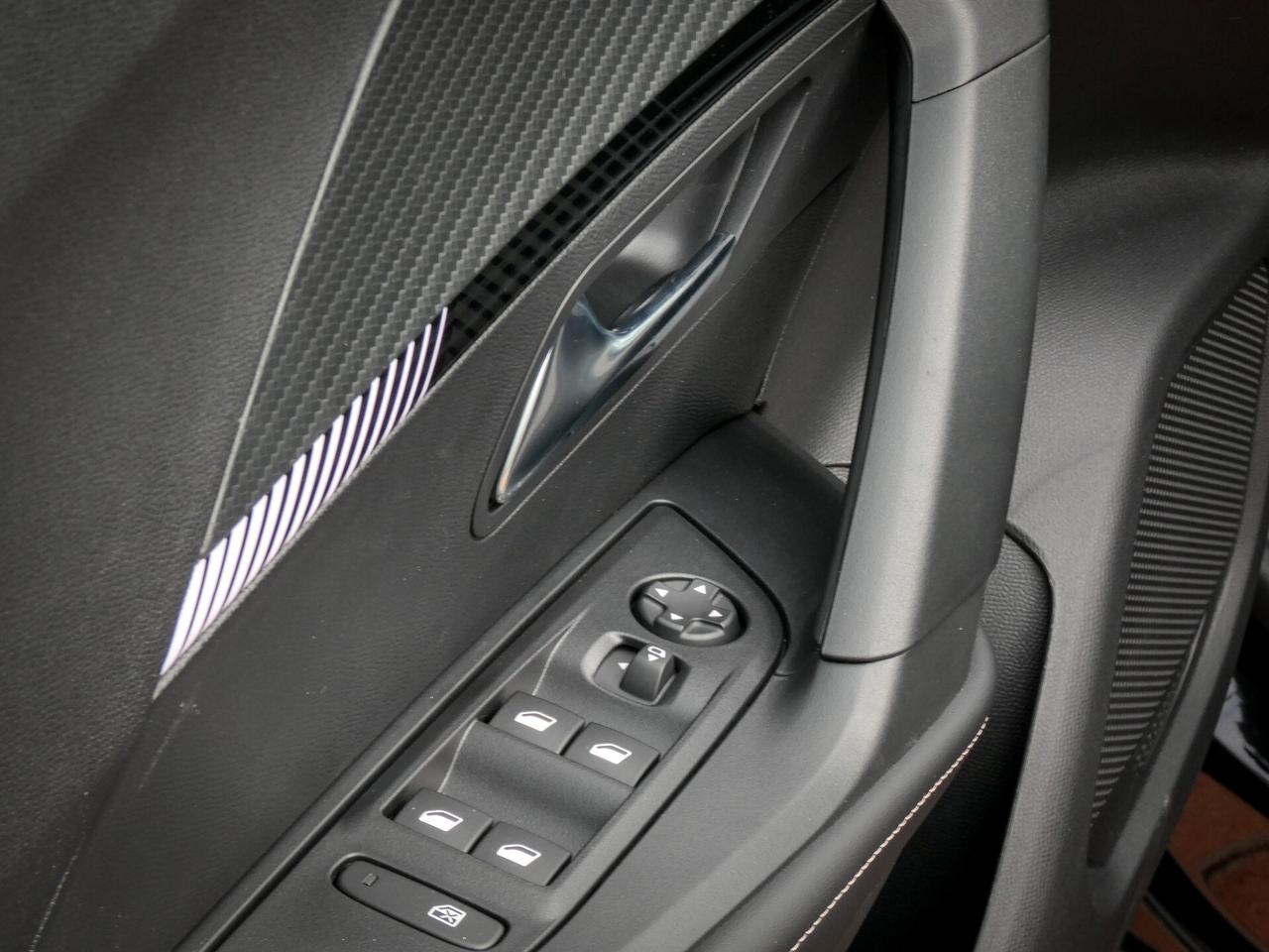 Peugeot 2008 PureTech 100 S&S Allure - KM 0