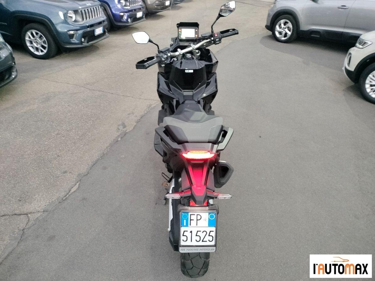 Honda - X-ADV 750 -