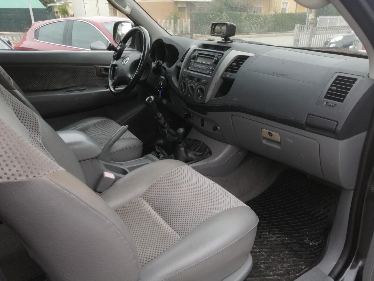 Toyota Hilux 2.5 D-4D 4WD 2p. Extra Cab DLX