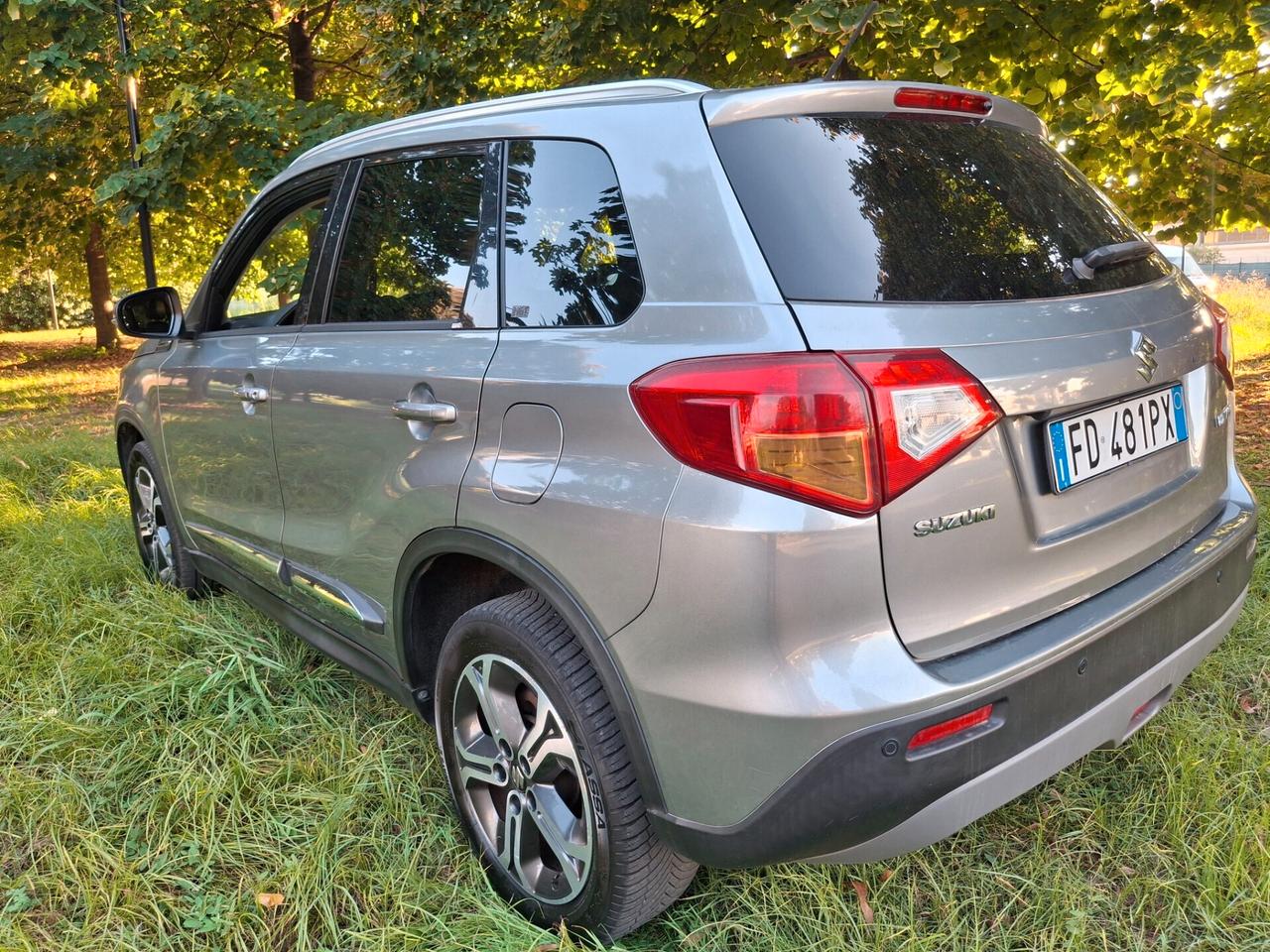 Suzuki Vitara 1.6 DDiS V-Cool-EURO6b-PELLE-NAVI-