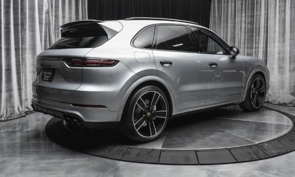 PORSCHE CAYENNE 4.0 V8 TURBO NOLEGGIO LUNGO TERMINE