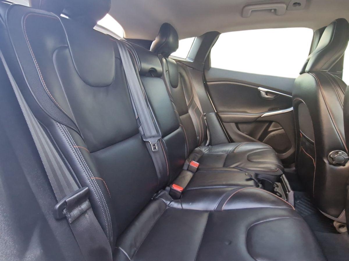 VOLVO V40 CROSS COUNTRY 2.0