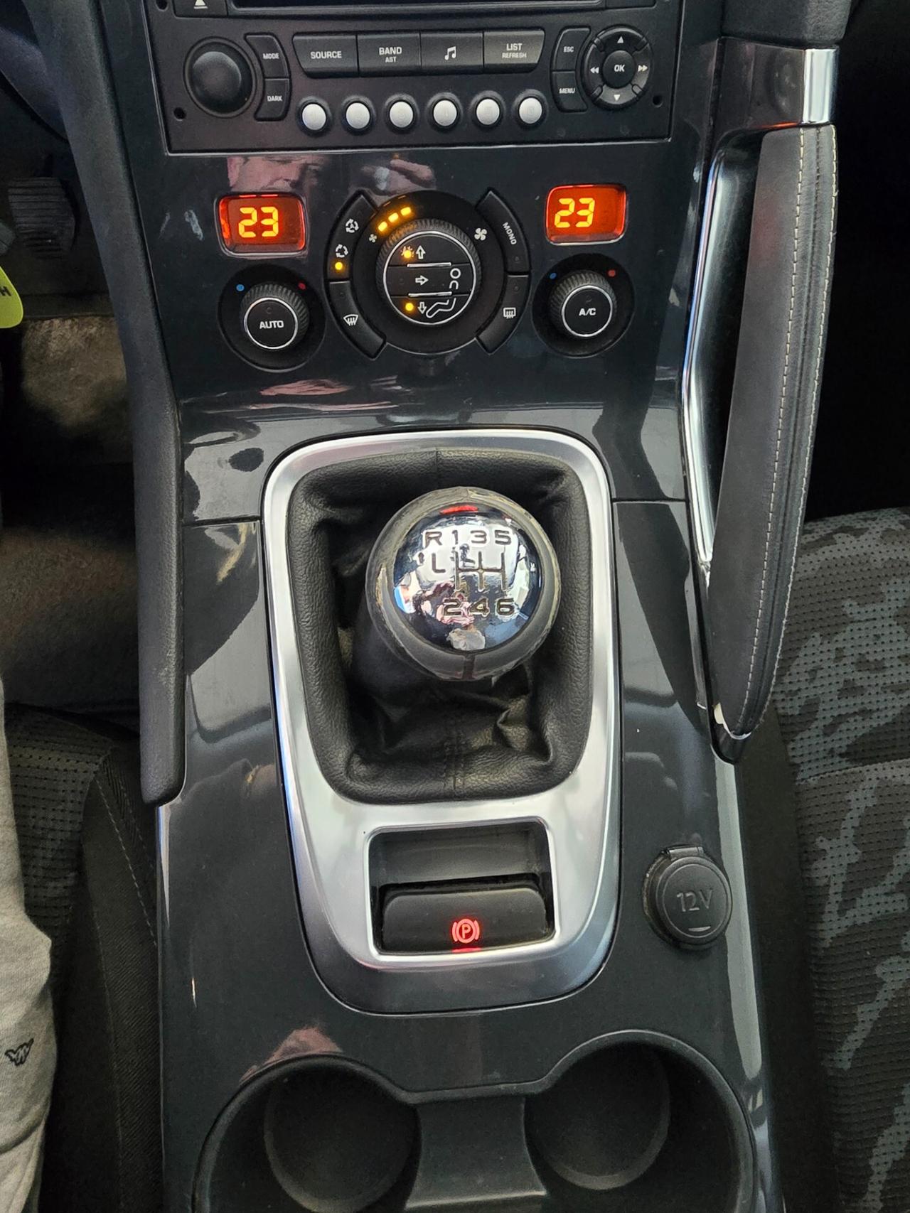 Peugeot 3008 1.6 HDi 112CV cambio robotizzato Tecno