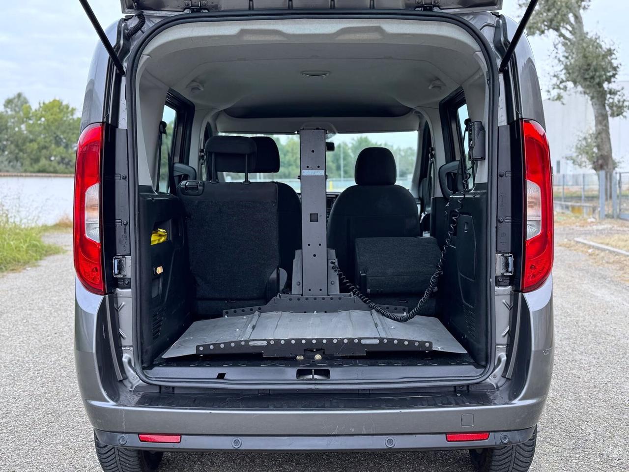 FIAT DOBLO 1.6 MJT XL PEDANA PER DISABILI