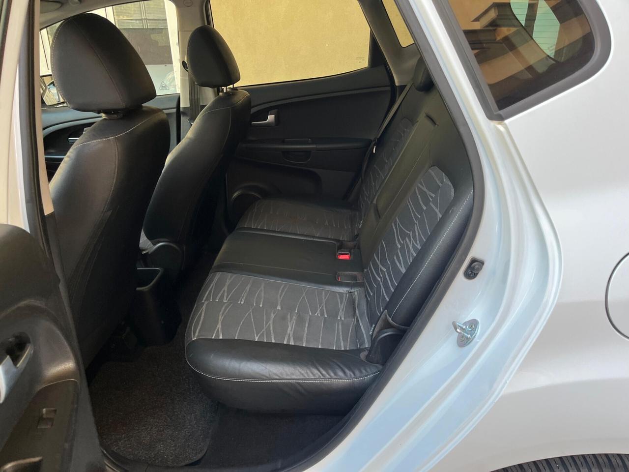 Kia Venga 1.4 CRDi 90CV Cool *TETTO PANORAMICO*